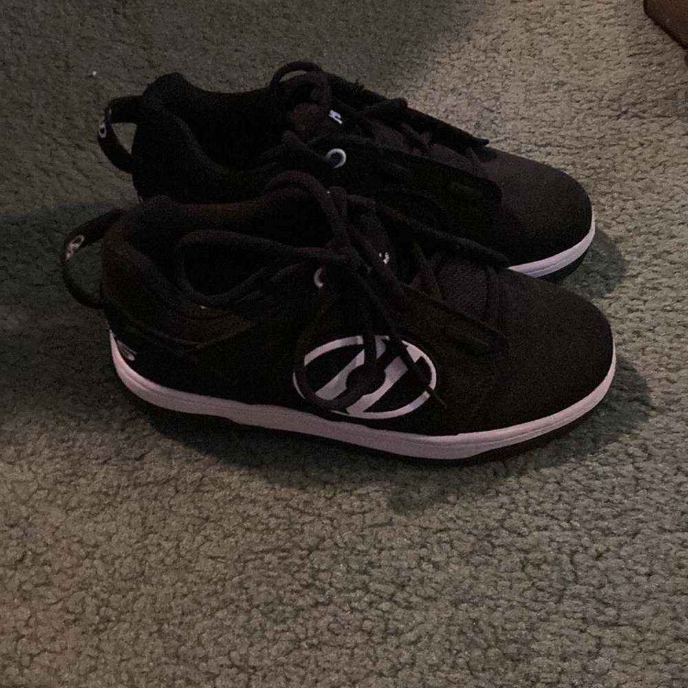 Youth Heelys size 3 Almost brand new